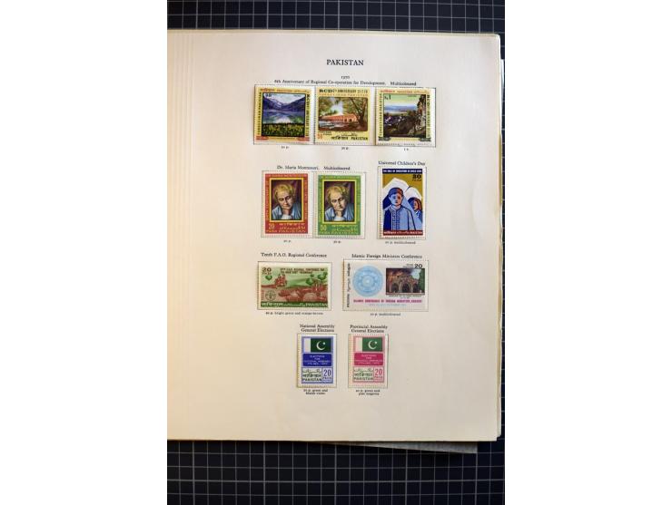 1947/2007, mounted and unmounted mint collection with better stamps like SG 1-19 and official stamps 1-13, from 1971 unmounte