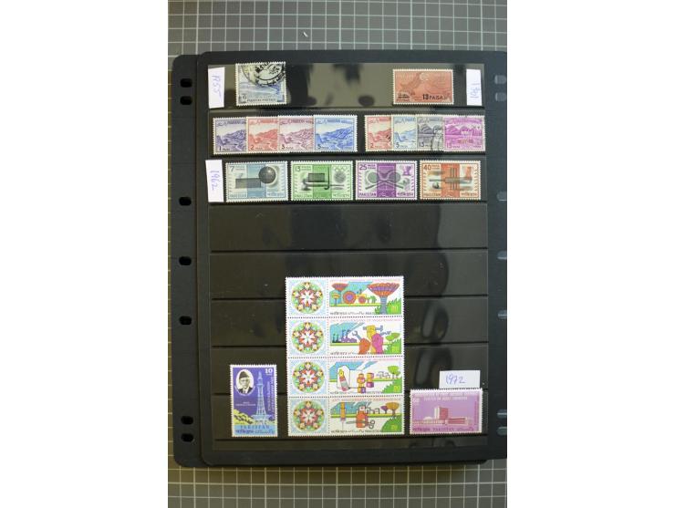 1947/2007, mounted and unmounted mint collection with better stamps like SG 1-19 and official stamps 1-13, from 1971 unmounte