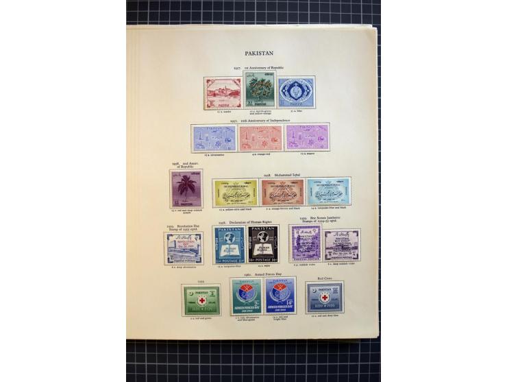 1947/2007, mounted and unmounted mint collection with better stamps like SG 1-19 and official stamps 1-13, from 1971 unmounte