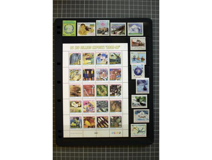 1947/2007, mounted and unmounted mint collection with better stamps like SG 1-19 and official stamps 1-13, from 1971 unmounte