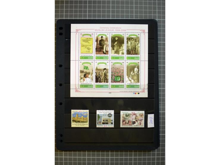 1947/2007, mounted and unmounted mint collection with better stamps like SG 1-19 and official stamps 1-13, from 1971 unmounte