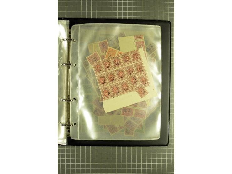 1919/20, Bestand von hauptsächlich k 60 k - Aufdruckwerten mit und ohne Rahmen, alles in zwei 16seitigen Lagerbüchern, dabei 