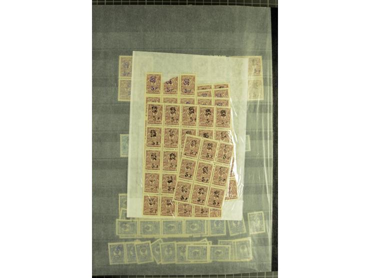 1919/20, Bestand von hauptsächlich k 60 k - Aufdruckwerten mit und ohne Rahmen, alles in zwei 16seitigen Lagerbüchern, dabei 