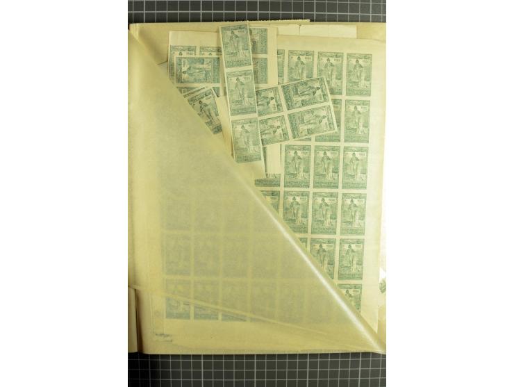 1922, 1. Yessayan Ausgabe, ein großer Bestand von echten Marken in zwei 16seitigen Lagerbüchern, dabei Aufdruckausgaben inkl.