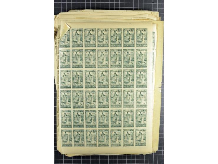 1922, 1. Yessayan Ausgabe, ein großer Bestand von echten Marken in zwei 16seitigen Lagerbüchern, dabei Aufdruckausgaben inkl.
