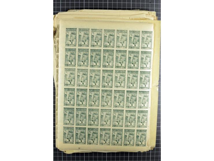 1922, 1. Yessayan Ausgabe, ein großer Bestand von echten Marken in zwei 16seitigen Lagerbüchern, dabei Aufdruckausgaben inkl.