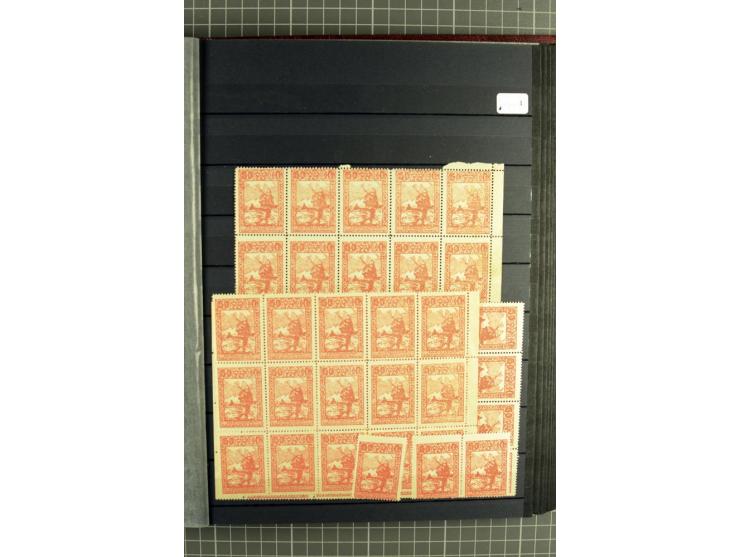 1922, 1. Yessayan Ausgabe, ein großer Bestand von echten Marken in zwei 16seitigen Lagerbüchern, dabei Aufdruckausgaben inkl.