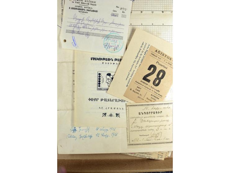 BESONDERHEITEN: 19. Jahrhundert bis 1950 (ca.), dabei Zeitungen, Kirchendokumente, Diaspora Material sowie 5 Post Dokumente m