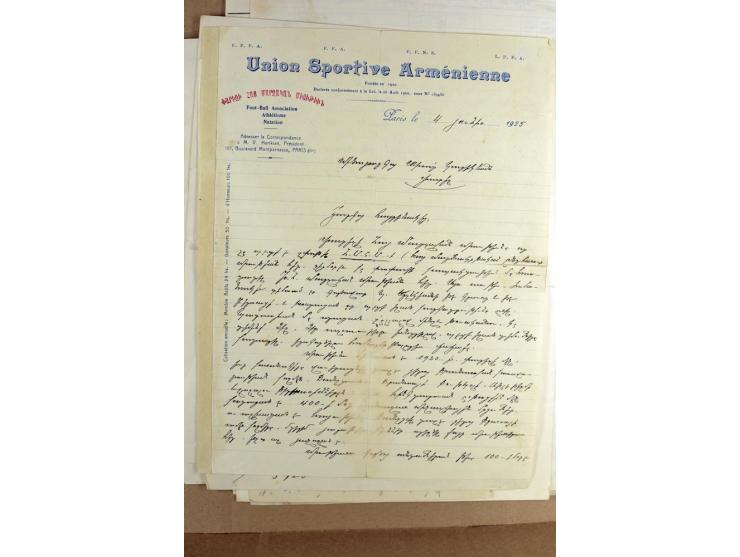 BESONDERHEITEN: 19. Jahrhundert bis 1950 (ca.), dabei Zeitungen, Kirchendokumente, Diaspora Material sowie 5 Post Dokumente m