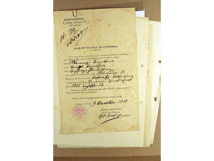 BESONDERHEITEN: 19. Jahrhundert bis 1950 (ca.), dabei Zeitungen, Kirchendokumente, Diaspora Material sowie 5 Post Dokumente m