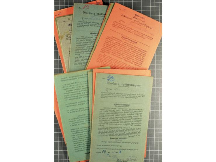 1939, Postsparmarken, etwa 2700 Stück in 87 Sparheften, beide Wertstufen und verschiedene Stempel