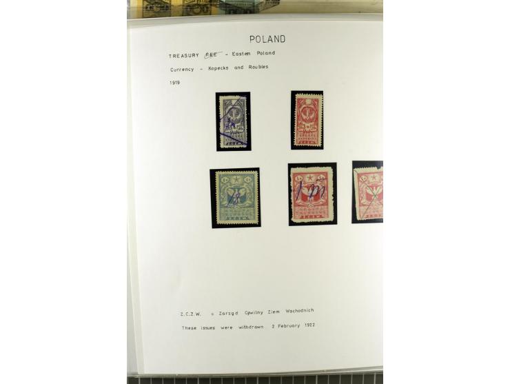 FISKALMARKEN: 80 Albumblatter mit viele hundert Lokalmarken und Dokumente, meist aus 1918-45, dabei viel Material aus Lwow, S