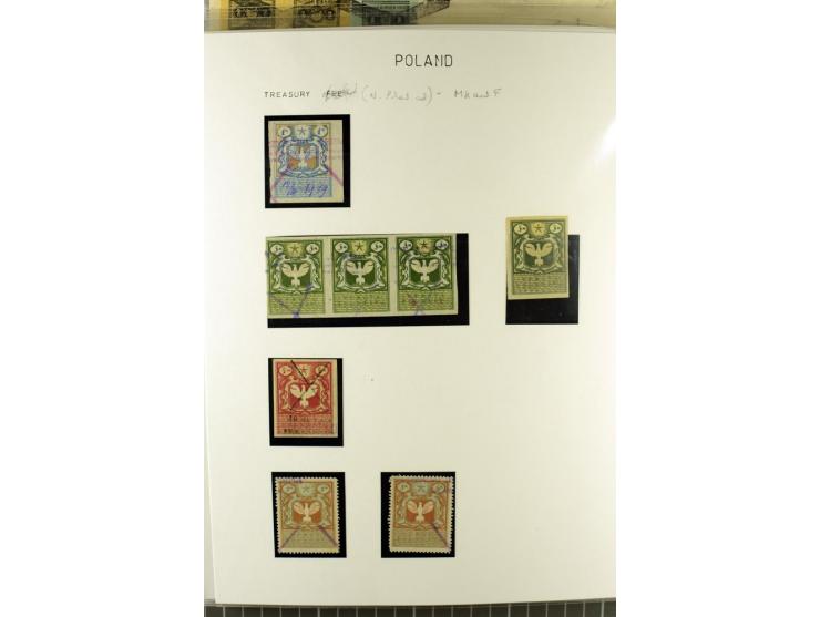 FISKALMARKEN: 80 Albumblatter mit viele hundert Lokalmarken und Dokumente, meist aus 1918-45, dabei viel Material aus Lwow, S