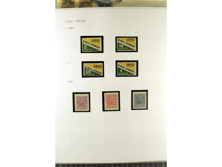 FISKALMARKEN: 80 Albumblatter mit viele hundert Lokalmarken und Dokumente, meist aus 1918-45, dabei viel Material aus Lwow, S