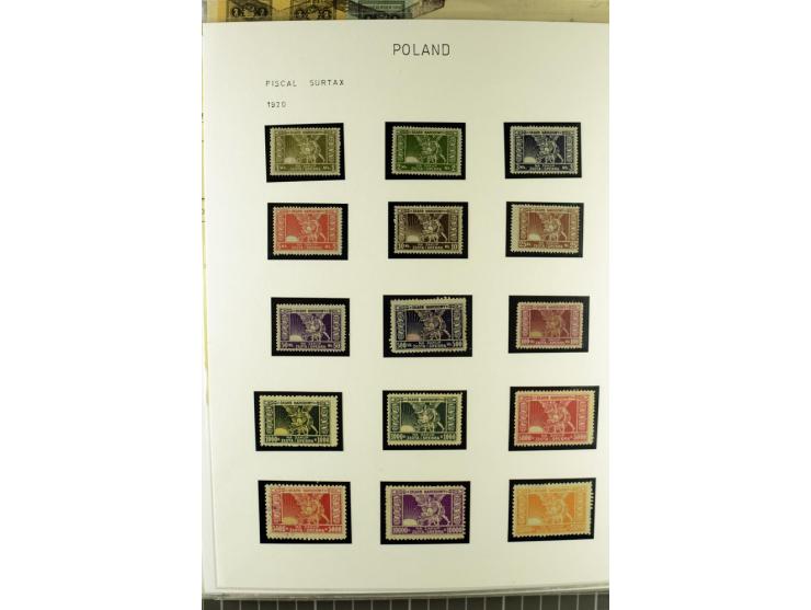 FISKALMARKEN: 80 Albumblatter mit viele hundert Lokalmarken und Dokumente, meist aus 1918-45, dabei viel Material aus Lwow, S
