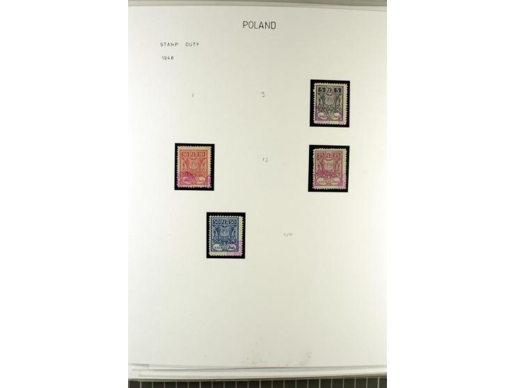 FISKALMARKEN: 80 Albumblatter mit viele hundert Lokalmarken und Dokumente, meist aus 1918-45, dabei viel Material aus Lwow, S