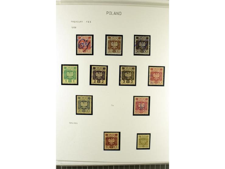 FISKALMARKEN: 80 Albumblatter mit viele hundert Lokalmarken und Dokumente, meist aus 1918-45, dabei viel Material aus Lwow, S
