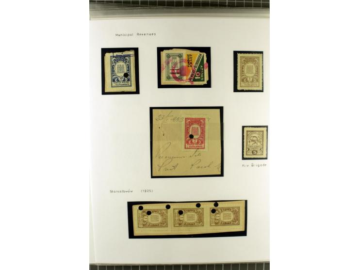 FISKALMARKEN: 80 Albumblatter mit viele hundert Lokalmarken und Dokumente, meist aus 1918-45, dabei viel Material aus Lwow, S