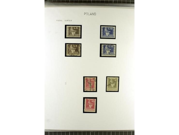 FISKALMARKEN: 80 Albumblatter mit viele hundert Lokalmarken und Dokumente, meist aus 1918-45, dabei viel Material aus Lwow, S