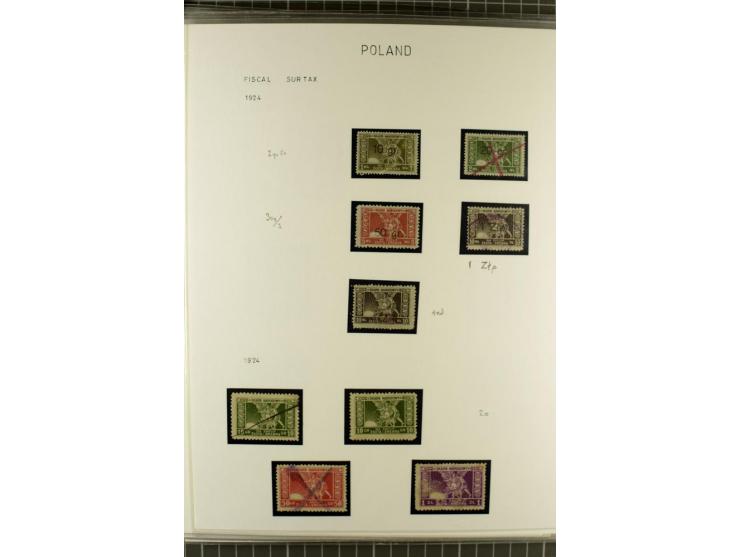 FISKALMARKEN: 80 Albumblatter mit viele hundert Lokalmarken und Dokumente, meist aus 1918-45, dabei viel Material aus Lwow, S