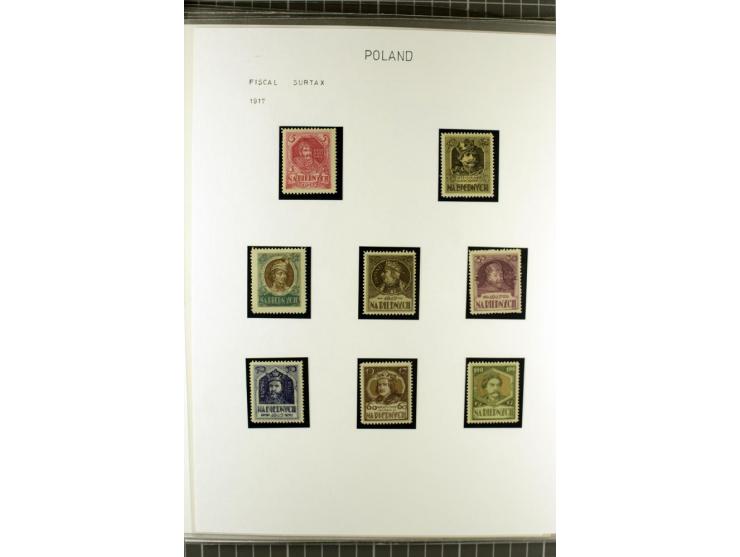 FISKALMARKEN: 80 Albumblatter mit viele hundert Lokalmarken und Dokumente, meist aus 1918-45, dabei viel Material aus Lwow, S