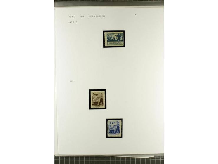 FISKALMARKEN: 80 Albumblatter mit viele hundert Lokalmarken und Dokumente, meist aus 1918-45, dabei viel Material aus Lwow, S