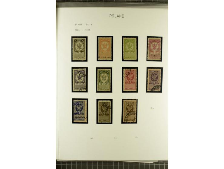 FISKALMARKEN: 80 Albumblatter mit viele hundert Lokalmarken und Dokumente, meist aus 1918-45, dabei viel Material aus Lwow, S