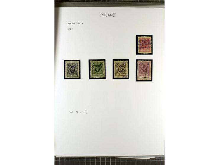 FISKALMARKEN: 80 Albumblatter mit viele hundert Lokalmarken und Dokumente, meist aus 1918-45, dabei viel Material aus Lwow, S