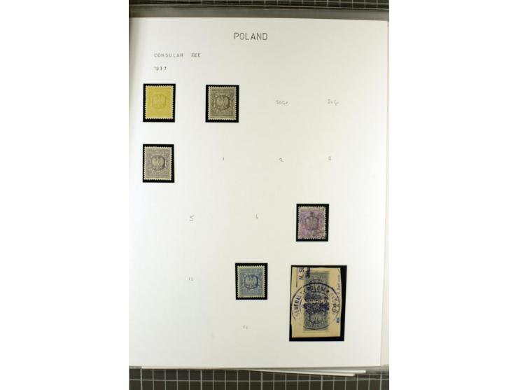 FISKALMARKEN: 80 Albumblatter mit viele hundert Lokalmarken und Dokumente, meist aus 1918-45, dabei viel Material aus Lwow, S
