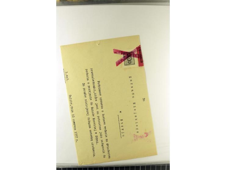 FISKALMARKEN: 80 Albumblatter mit viele hundert Lokalmarken und Dokumente, meist aus 1918-45, dabei viel Material aus Lwow, S