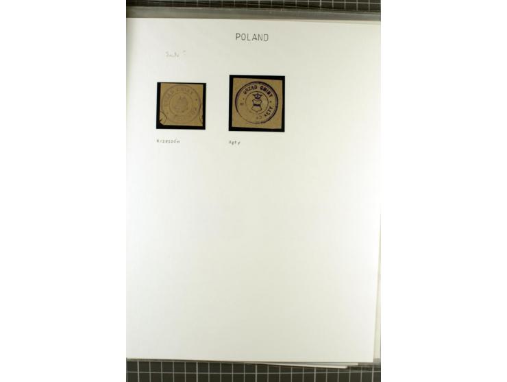 FISKALMARKEN: 80 Albumblatter mit viele hundert Lokalmarken und Dokumente, meist aus 1918-45, dabei viel Material aus Lwow, S