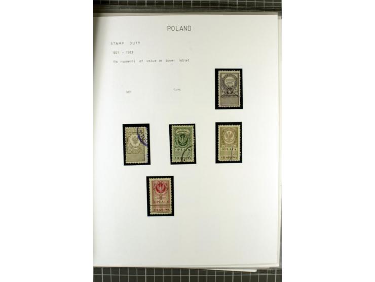 FISKALMARKEN: 80 Albumblatter mit viele hundert Lokalmarken und Dokumente, meist aus 1918-45, dabei viel Material aus Lwow, S