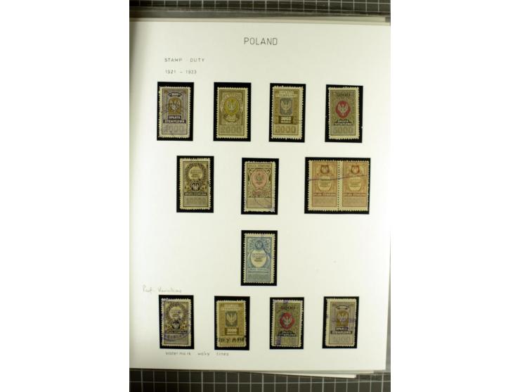 FISKALMARKEN: 80 Albumblatter mit viele hundert Lokalmarken und Dokumente, meist aus 1918-45, dabei viel Material aus Lwow, S