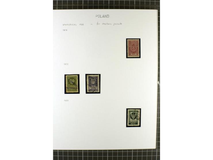 FISKALMARKEN: 80 Albumblatter mit viele hundert Lokalmarken und Dokumente, meist aus 1918-45, dabei viel Material aus Lwow, S
