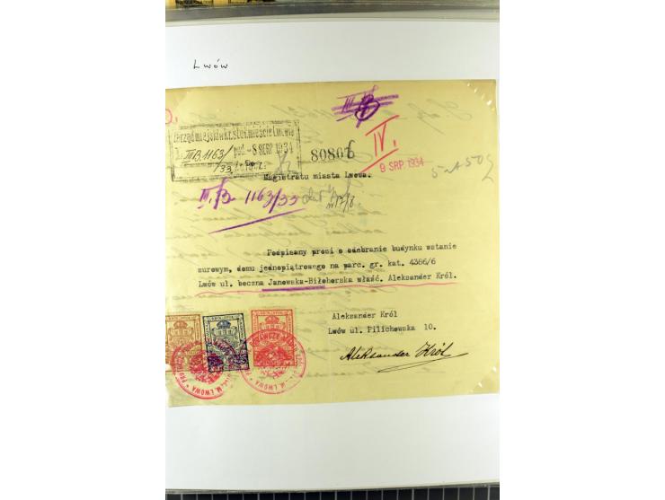 FISKALMARKEN: 80 Albumblatter mit viele hundert Lokalmarken und Dokumente, meist aus 1918-45, dabei viel Material aus Lwow, S