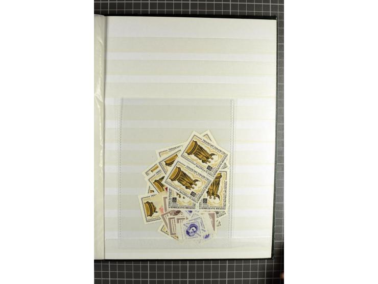Mixed lot comprising stockbook with imperforates of the 1920 Vienna issue, including printed on maps, mostly unmounted mint a