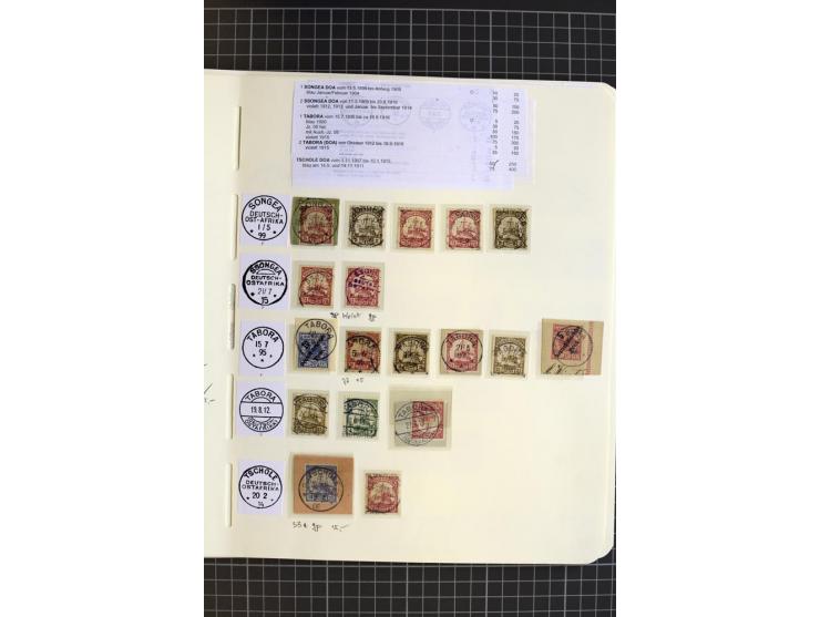 1893/1915, interessante Stempel-Sammlung von Amani bis Wugiri auf losen Marken und vielen Briefstücken, dabei einige bessere 