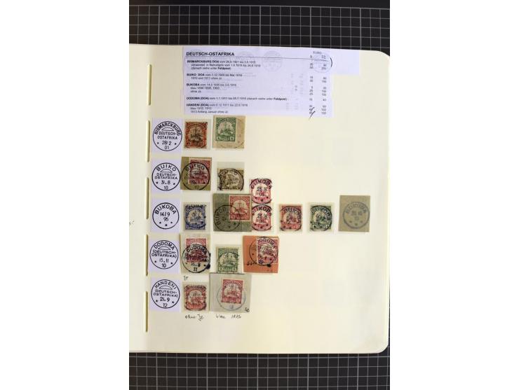 1893/1915, interessante Stempel-Sammlung von Amani bis Wugiri auf losen Marken und vielen Briefstücken, dabei einige bessere 