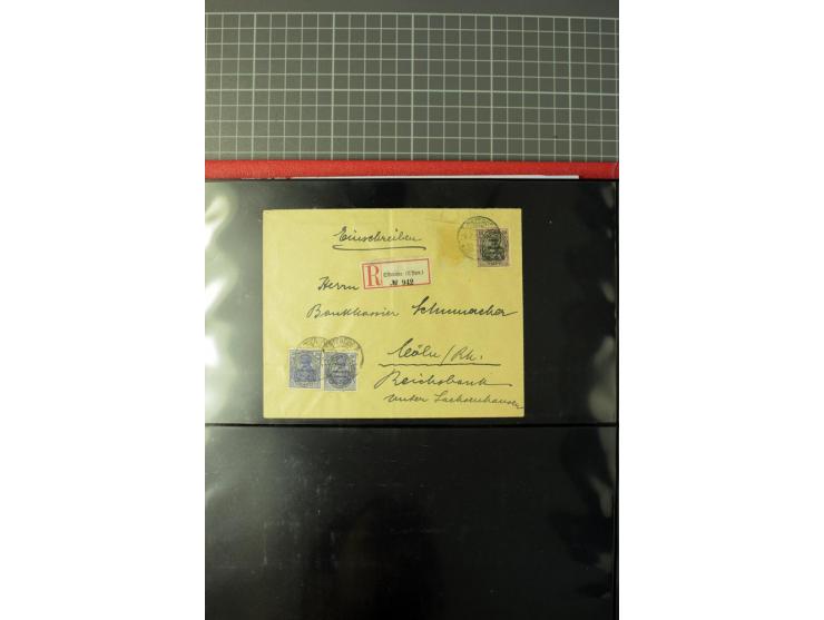 1920, Stempelsammlung auf losen Marken, Briefstücken und 28 Briefen, Karten und Ganzsachen, Postanweisungen und Paketkarte, d