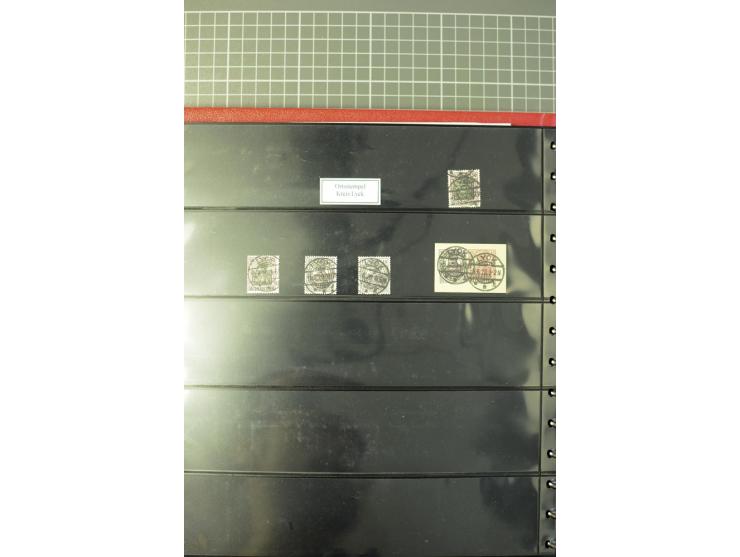 1920, Stempelsammlung auf losen Marken, Briefstücken und 28 Briefen, Karten und Ganzsachen, Postanweisungen und Paketkarte, d