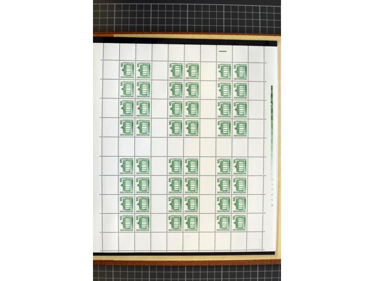 ZUSAMMENDRUCKE: 1955/1990, postfrische Sammlung der Freimarken-Zusammendrucke und aller Markenheftchenbogen ab Fünfjahrplan b