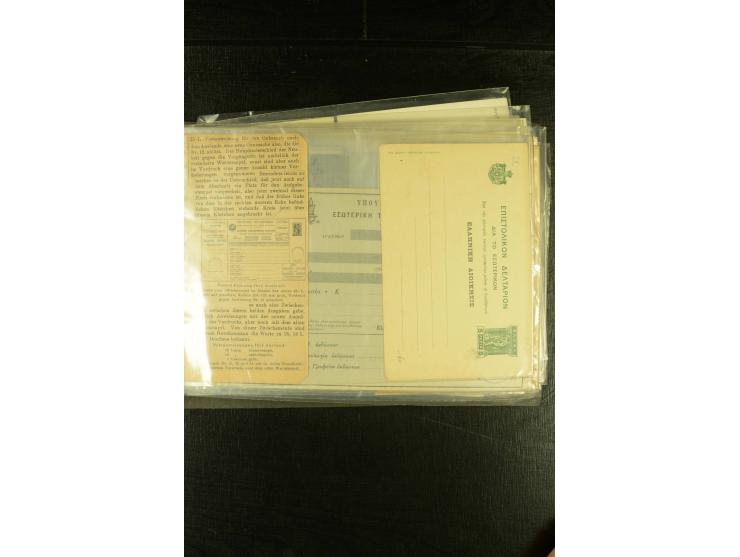1894/2002, etwa 100 ungebrauchte und gebrauchte Ganzsachen, dabei bessere und diverse frühe Stücke mit Zufrankaturen