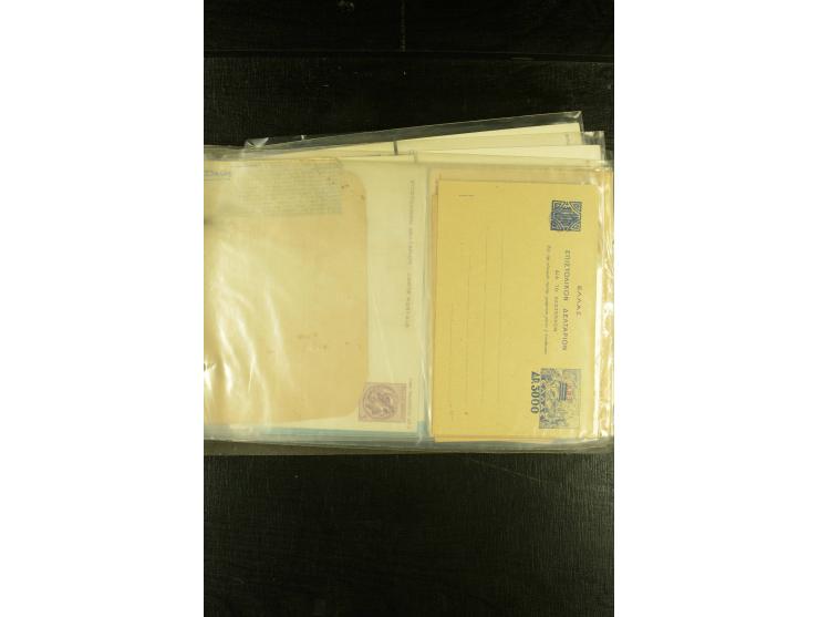 1894/2002, etwa 100 ungebrauchte und gebrauchte Ganzsachen, dabei bessere und diverse frühe Stücke mit Zufrankaturen