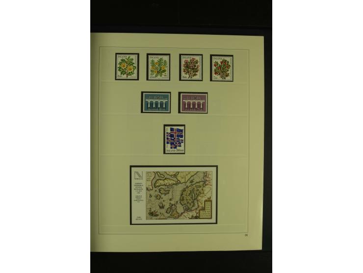 1876/1979, am Anfang meist gestempelte und ungebrauchte Sammlung inkl. Dienstmarken bis ca. 1947 mit einigen besseren und kpl