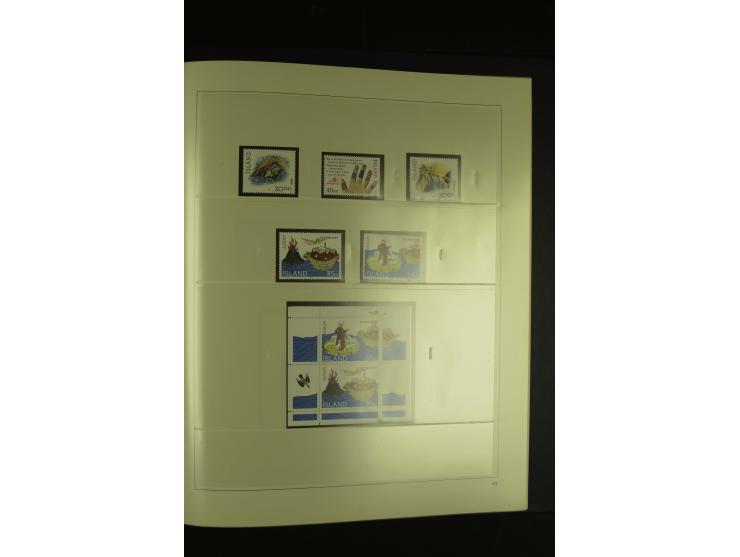 1876/1979, am Anfang meist gestempelte und ungebrauchte Sammlung inkl. Dienstmarken bis ca. 1947 mit einigen besseren und kpl