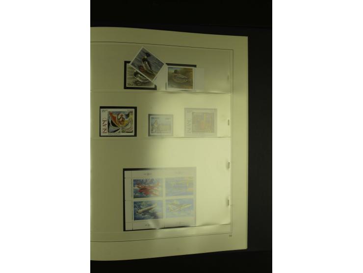 1876/1979, am Anfang meist gestempelte und ungebrauchte Sammlung inkl. Dienstmarken bis ca. 1947 mit einigen besseren und kpl