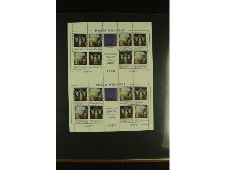 1993, CEPT, kleine Spezialsammlung mit unzerteiltem Doppelbogen, ungezähnten Zusammendrucken etc.