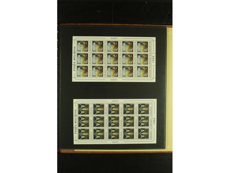 1993, CEPT, kleine Spezialsammlung mit unzerteiltem Doppelbogen, ungezähnten Zusammendrucken etc.