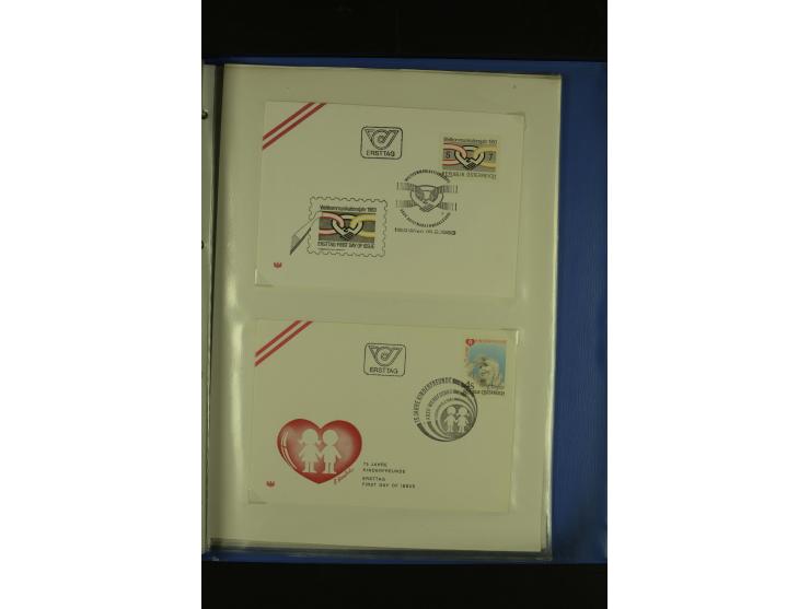 1945/85 (ca.), in den Hauptnummern augenscheinlich komplette Sammlung mit Mi.-Nr. Va-d, diese und Grazer Aufdrucke postfrisch