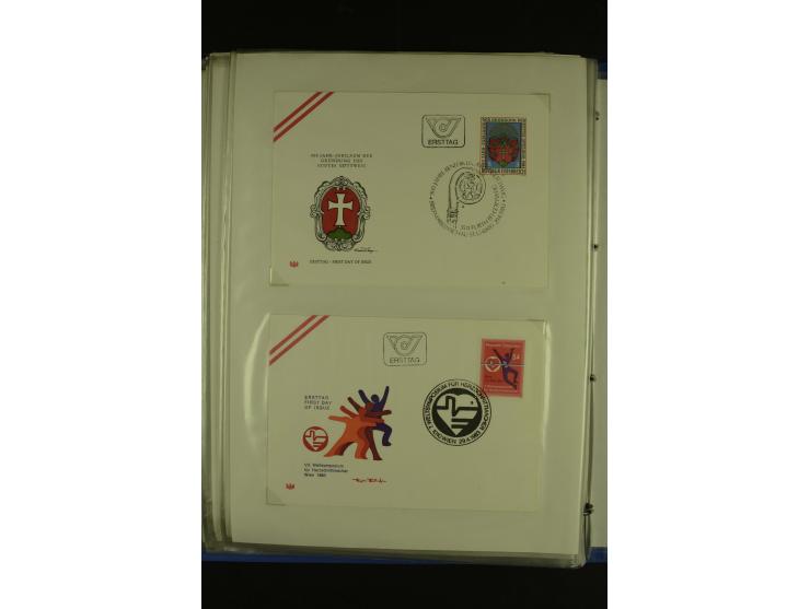 1945/85 (ca.), in den Hauptnummern augenscheinlich komplette Sammlung mit Mi.-Nr. Va-d, diese und Grazer Aufdrucke postfrisch